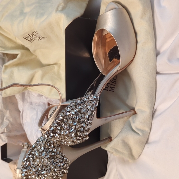 Badgley Mischka heels. Size 7.5 - Picture 5 of 10